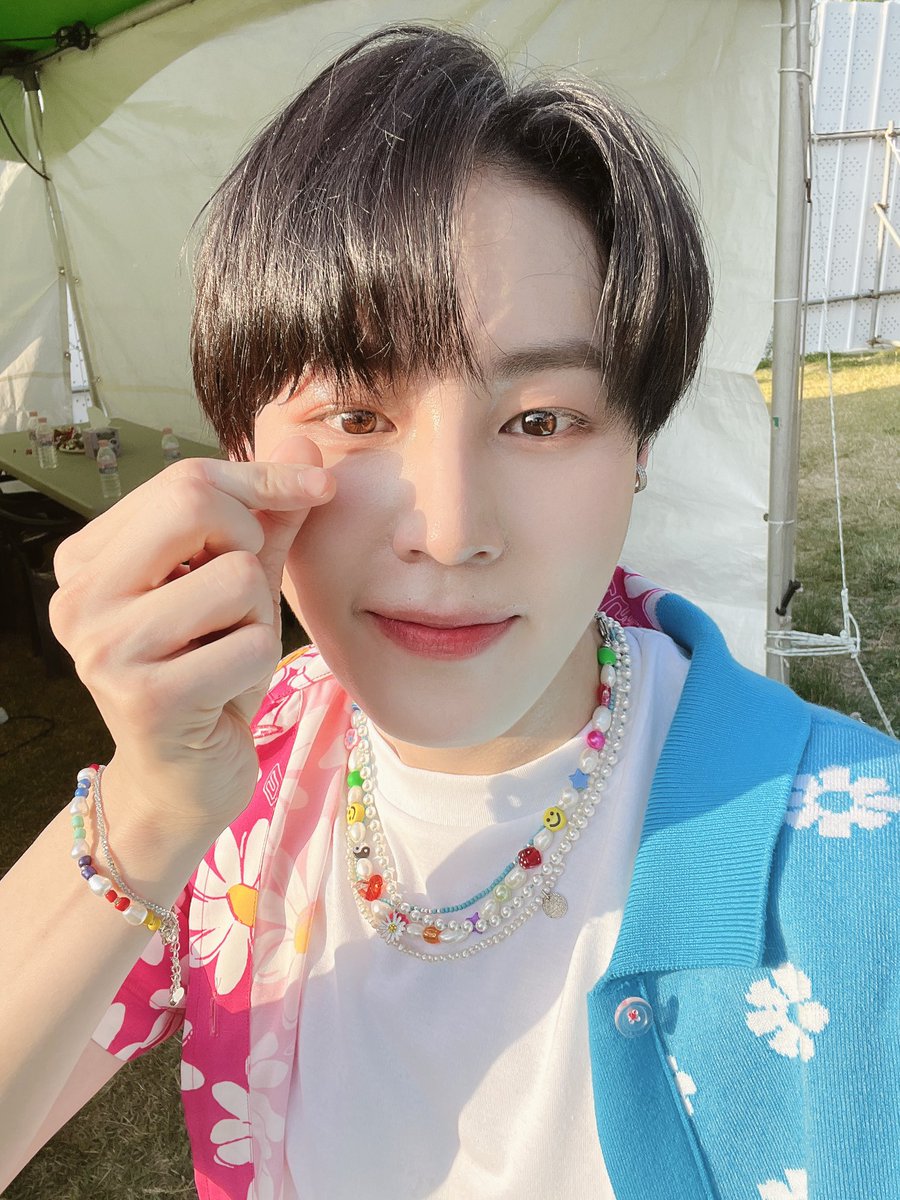 [#하성운] 📸

220528 PEAK FESTIVAL 공연을 무사히 마쳤습니다! 
무대 장인 성운과 즐거운 시간 보내셨나요?👀
앞으로도 성운이랑 하늘이랑 우끼행💙

#HASUNGWOON #PEAKFESTIVAL