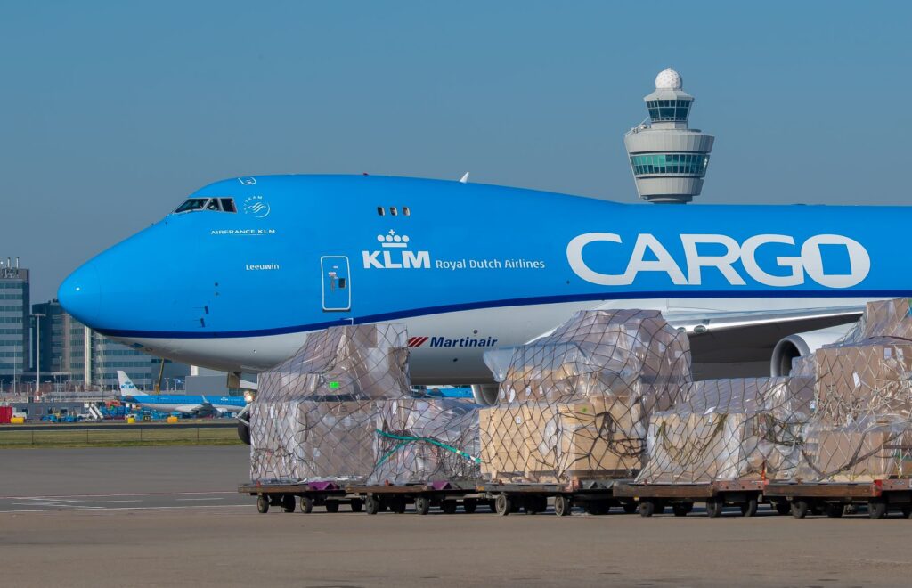 fast_roxy's tweet photo. Air France-KLM and CMA CGM form air cargo collaboration
More on this on our blogs at - https://t.co/g3hwqlGdhv
#blog #air #cargo #plane #partnership #network #Freight #freightforwarder #roxyfastfreight #longterm #competitive #services #global #shipping #investment #business #klm https://t.co/Zk3F86LenF