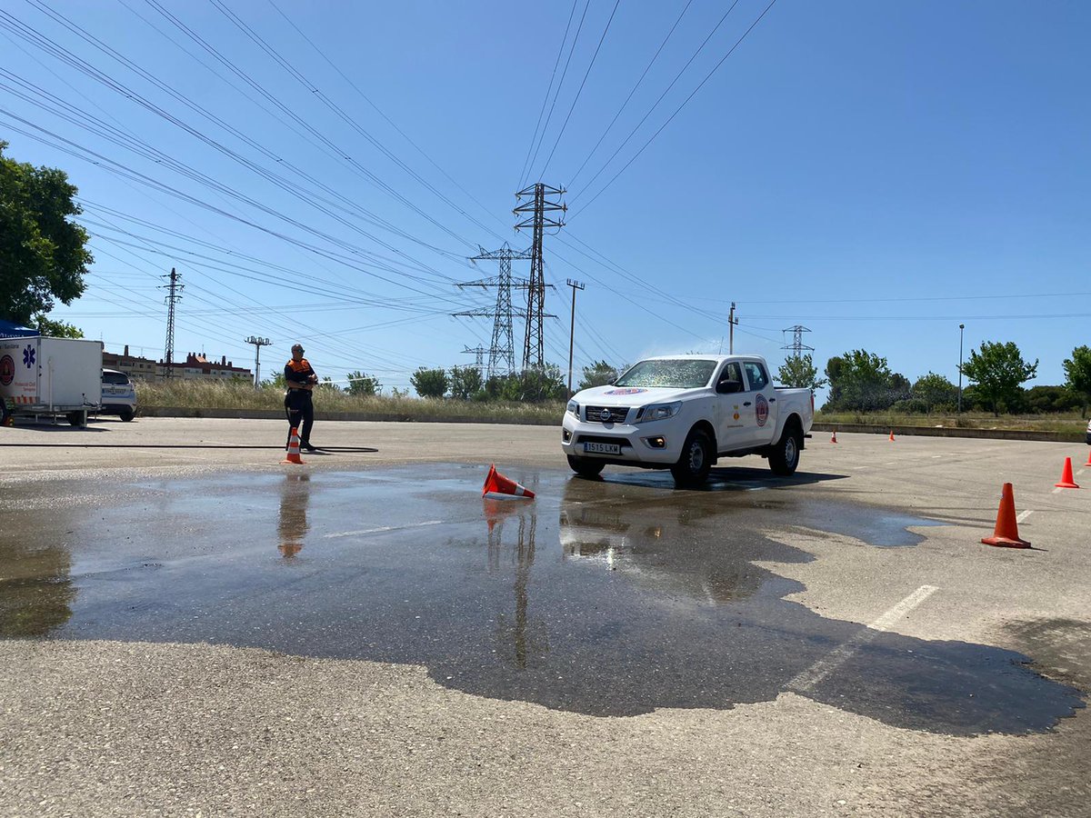 AvpcTarragona's tweet photo. Avui, dissabte, formació conjunta  @AvpcTarragona  @la_vpc @avpcbellvei de conducció segura i efectiva de vehicles d'emergència, impartit per Sio, Sistema d'Instruccions Operativa. Gran jornada @TGNAjuntament @crisguzmanroset https://t.co/k4W5Pdzp8a