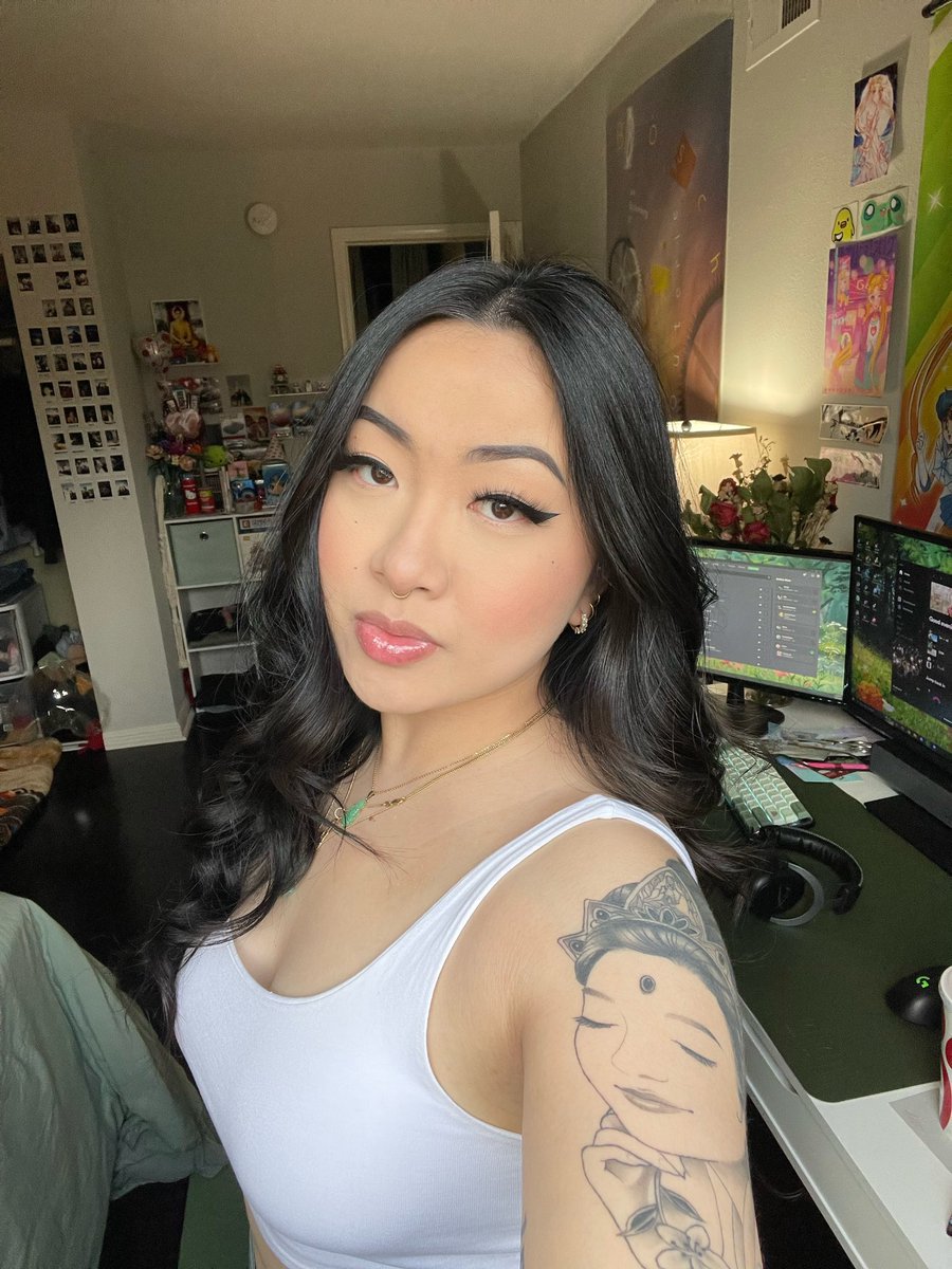 8008135o_O's tweet photo. I also took this the other day except my hair curled 🐥 https://t.co/1XYyUt2hlo