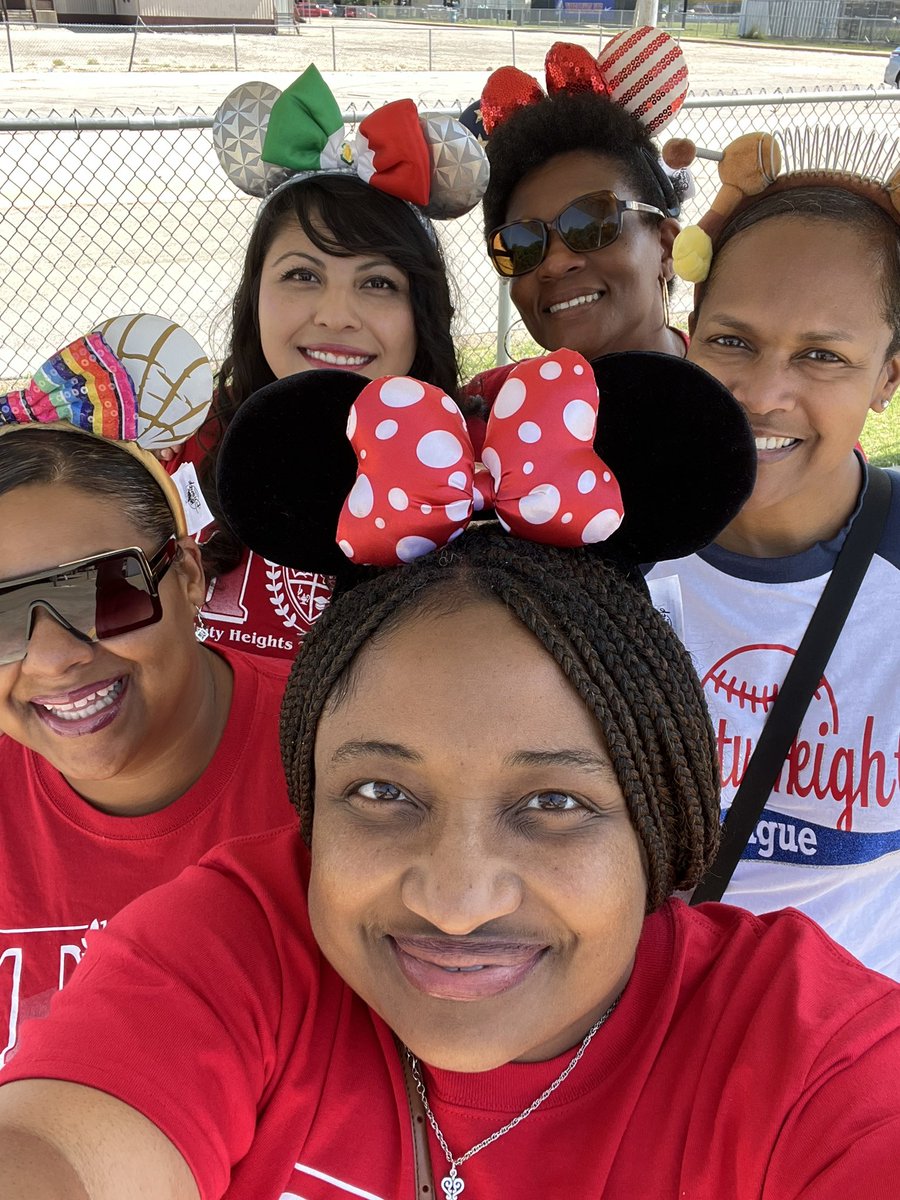 THeightsTAG's tweet photo. It’s recruitment time again… Join us at Spruce High School today! #TrinityHeightsTAG 
@MarMasters7 
@RyanZysk 
@DISDMagnets 
@TransformDISD 
@ICanReadDallas 
@DrElenaSHill https://t.co/L62OJ4wHpX