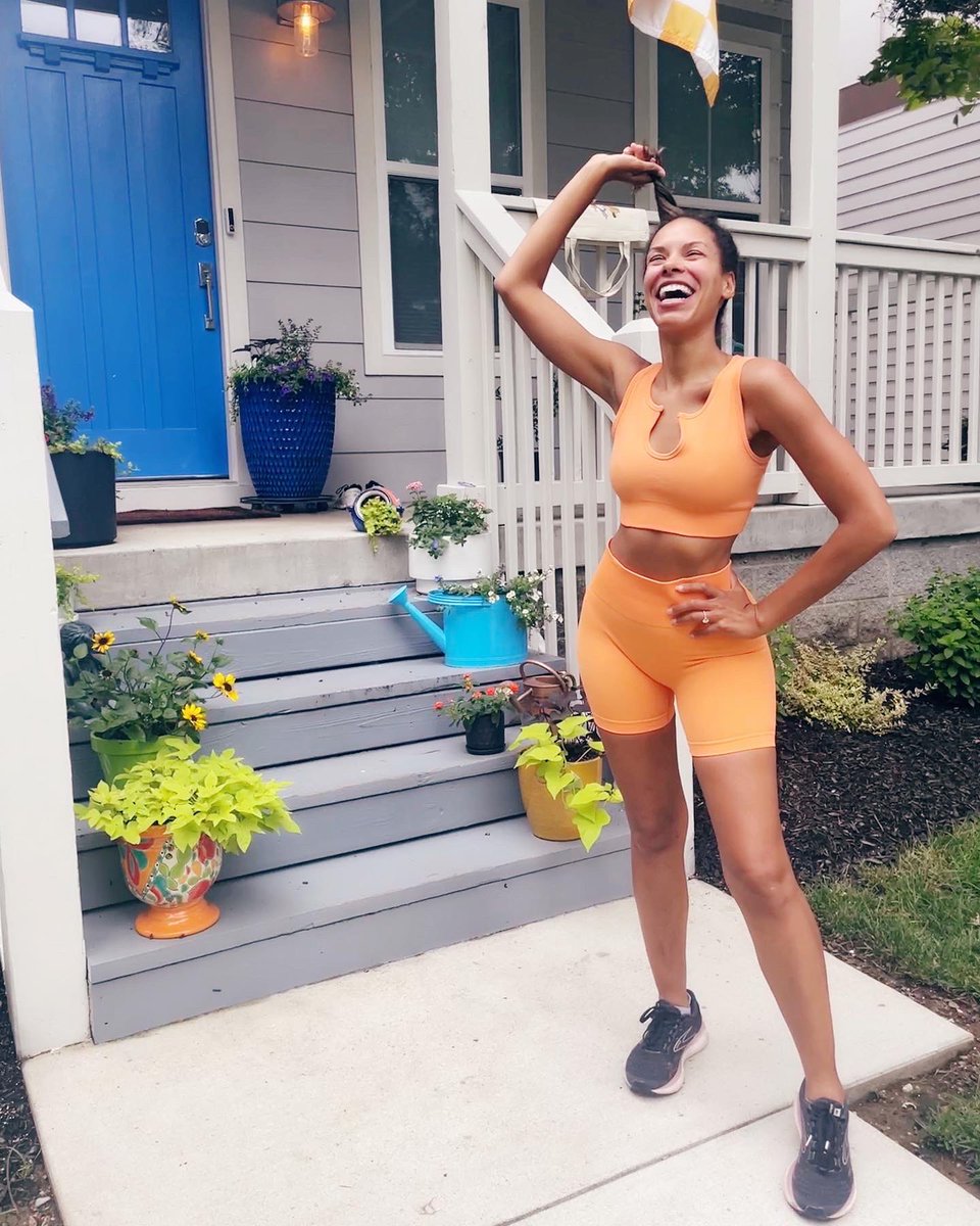 ErikaJGlover's tweet photo. 10 miles to start the day, 3 of them with #6RUN5! SAY IT WITH ME: RUNNING ππ½ IS ππ½ FUN! π₯³ https://t.co/H9e08KNawO
