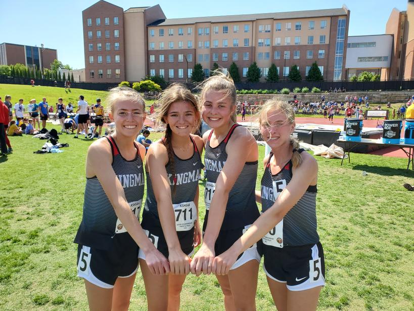 BobMorrisSports's tweet image. Kingman girls 4x800 relay is your 3A State runner-up. (Kayla Belt, Mary Pearce, Marissa DeWeese, Erin Albright)