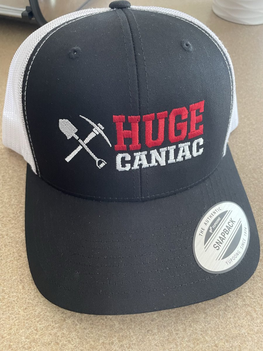 Anyone want a free hat?

I thought I lost my last huge caniac hat but after I ordered a new one I found the old one lol. Instead of worrying about sending it back, I’m giving it away to someone that retweets this.

(Continental US only tho)