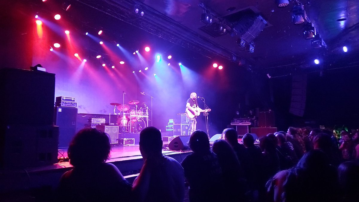 Disfrutando del Chivi en el Fosas de Frikis en la Riviera de Madrid. Todo calidad y buen rollo, comonlo estamos disfrutando con <a href="/JuakoMalavirgen/">Juako Malavirgen</a> <a href="/chivi_jose/">José Córdoba (Chivi)</a> <a href="/Mama_Ladilla/">MamáLadilla</a> y <a href="/Nanowarofsteel/">NanowaR Of Steel</a> Todo risas, mañana agujetas 😂😂😂😂