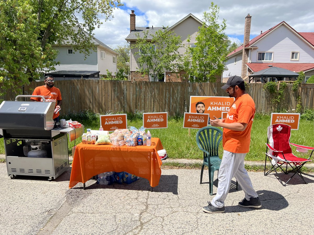 khalidforMPP's tweet image. Community BBQ! Come join us at 2068 Liverpool RD. Pickering. Grab a bite before you go vote. #Pickering #Uxbridge @OntarioNDP @PUX_NDP