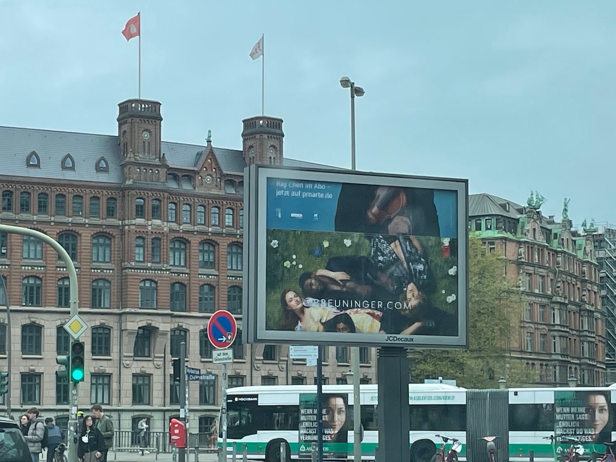 Hamburgs Häuser sind zu schön, um sie hinter Werbetafeln verschwinden zu lassen. 1000e wurden in den letzten Jahren aufgestellt, 1000e werden folgen – wenn wir sie nicht stoppen! ✋
Unterschreibt bei #Hamburg #werbefrei: für freie Sicht auf die Sehenswürdigkeiten unserer Stadt!