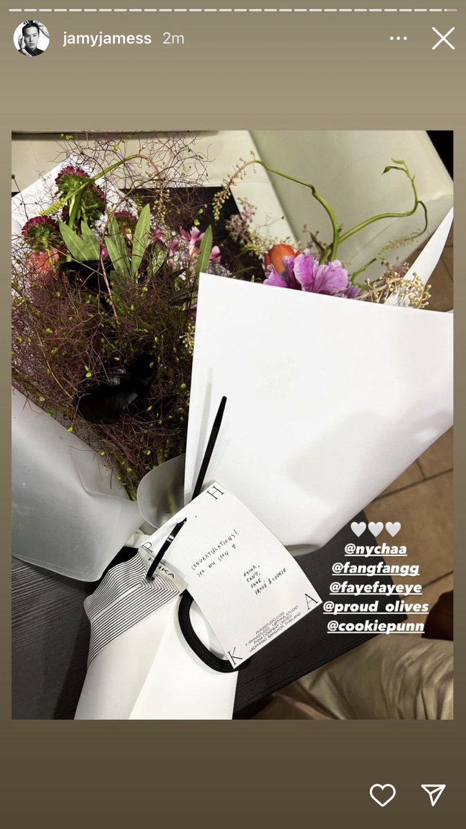 JMJFans's tweet photo. Flower Support💜💜

#JamyJamess
#JMJLabel
#JMJGraduation https://t.co/ykFPqssoZA
