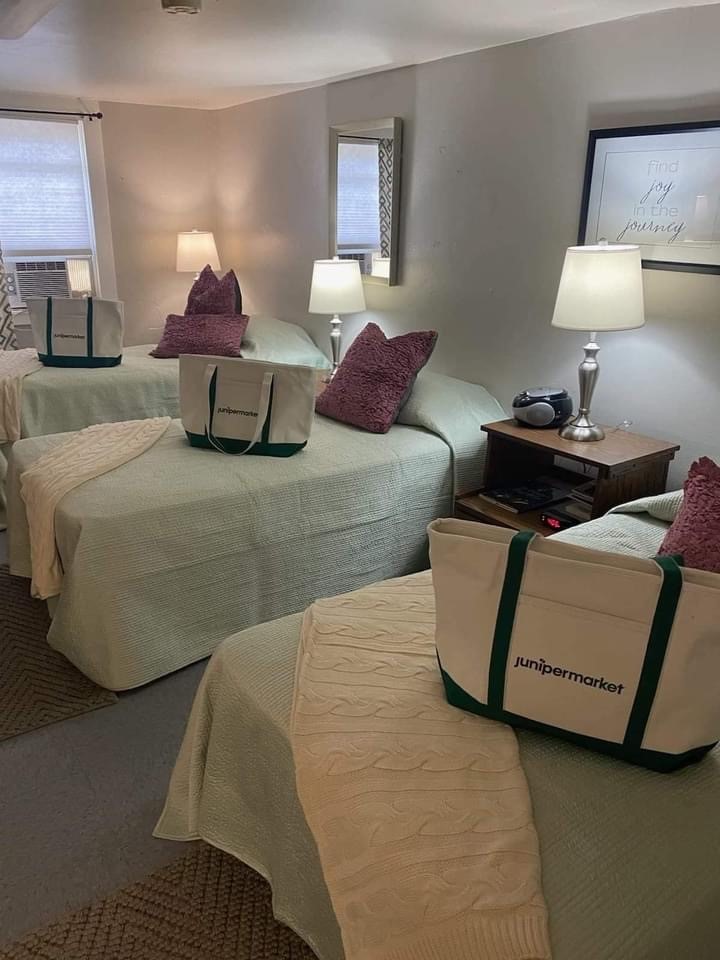 On May 13, 2022, we shared the art community project and selected Alpha Home as this year's project. Here are some of the excellent renovations. 
#artcommunity #alphahomesatx #blessed #recoveryispossible