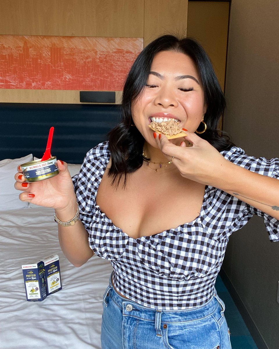 We love our Protein on the Run packs as much as Kale in the Clouds! 🥰 As a flight attendant, Rosie's always looking for filling and flavorful snacks that she can eat on the run, and our packs are the perfect way to do just that! How do you #POTR?