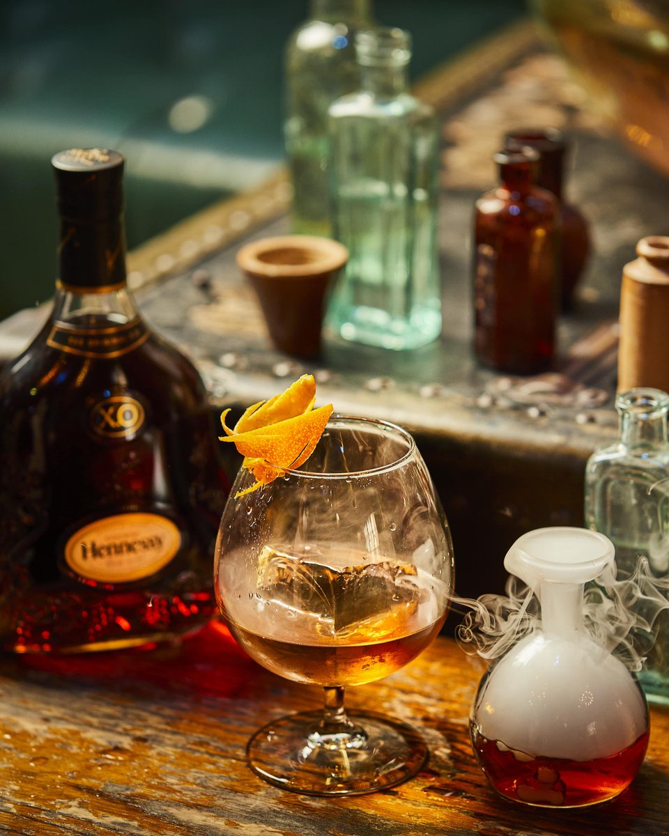 MrFoggsGB's tweet photo. Mr Fogg's Apothecary opens it's doors on Thursday 9th June. The elegant new Victorian Apothecary will transport guests into Phileas’ wonderfully eccentric world.🍸✨🥼🎩

Book your table today! #Apothercary #CocktailBar #NEW https://t.co/mDl6NrMdcp