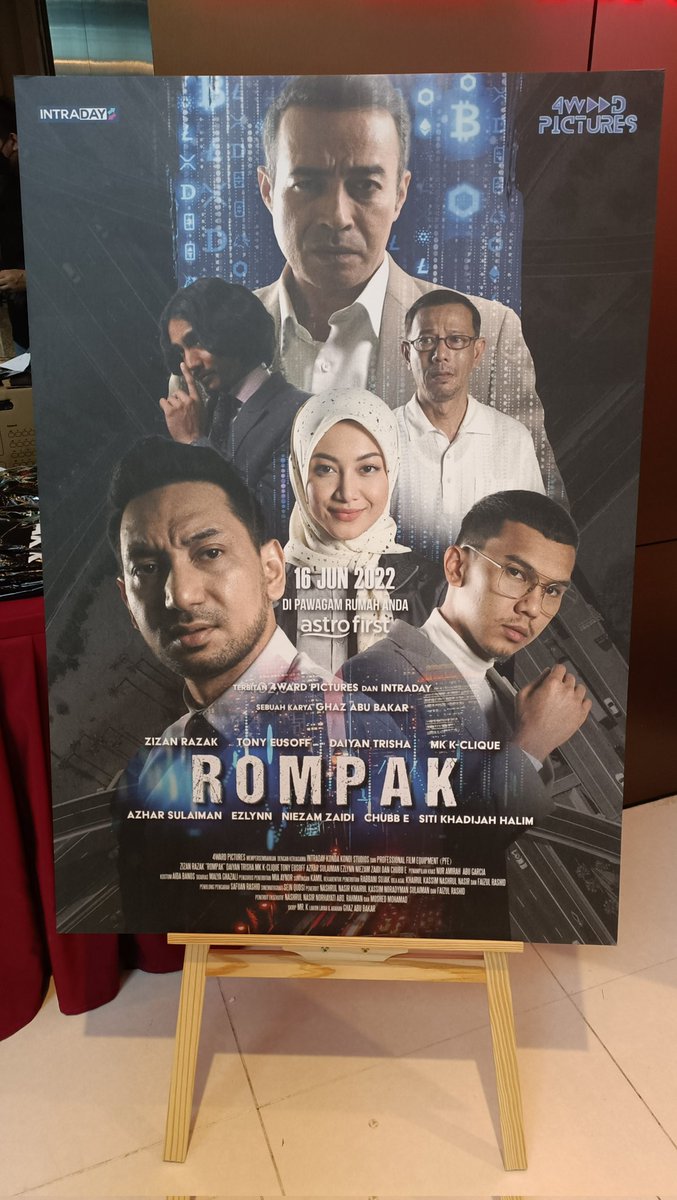 MYCultureCap's tweet photo. Dah selesai tonton Rompak untuk nft holder tadi. Sempatlah jumpa hero @zizanrazak_15 . Korang jangan lupa tengok release 16 Jun nanti. #nftrompaktothemoon @INTRADAYnft @IntradayDotMy @moshedmohamad https://t.co/89FvjDcRO8