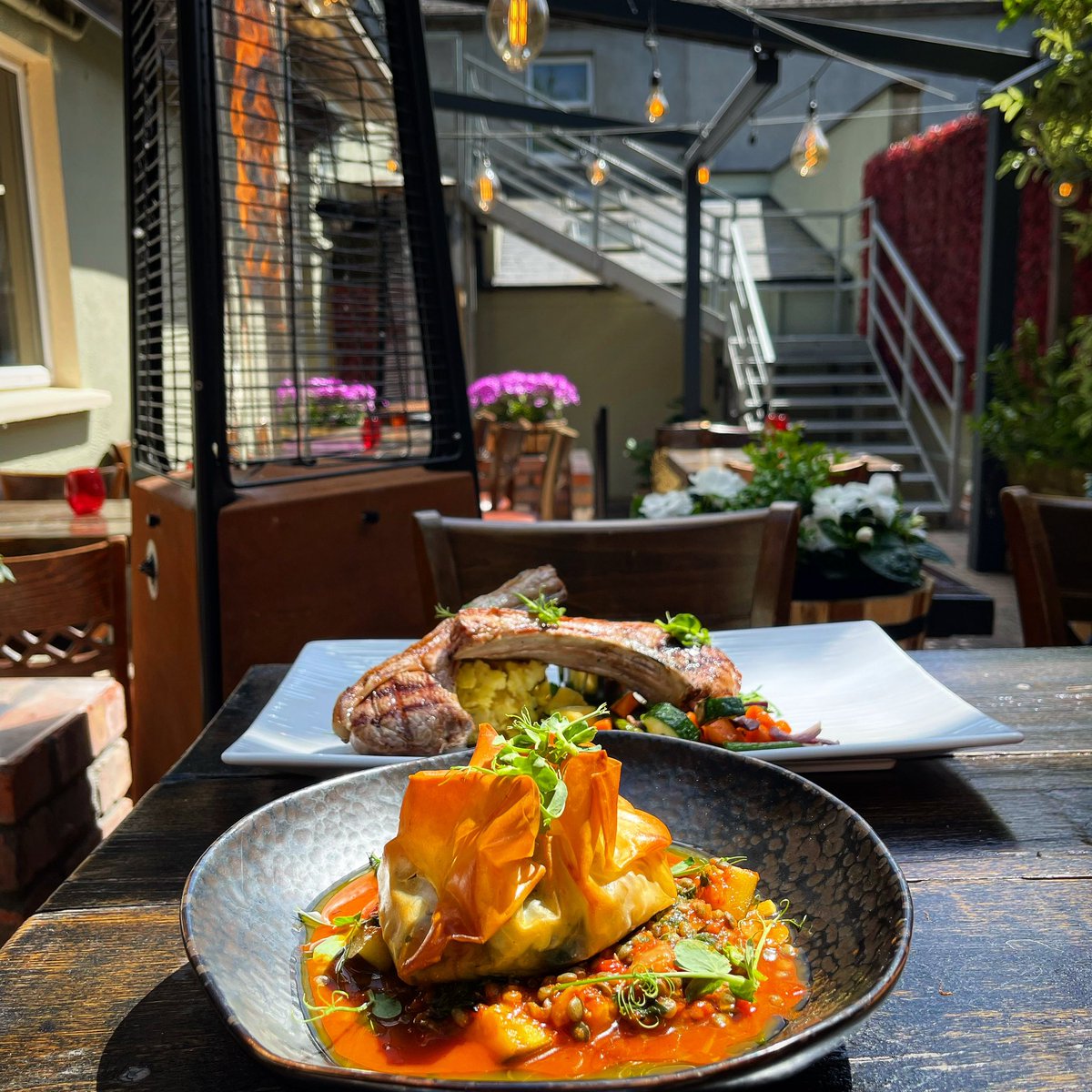 Buffalo_Boy_Ire's tweet photo. Garden Feast ☀️ Goats Cheese, Pinenuts & Spinach Parcel & Ciaran Reynolds Lamb Chops #buffaloboysteakhouse 🔥🥩#carrickonshannon #leitrim #tasteofleitrim #rivershannon #shannonriver #carrickcraft #emeraldstar #leitrimireland @TasteLeitrim @LeitrimLive https://t.co/7s6Shll6pt