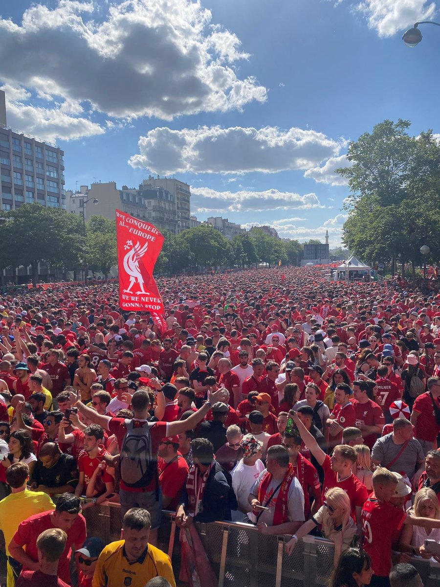 Liga de Campeones on Twitter "🔴 La fan zone del Liverpool en París 😲