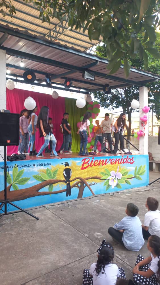 DirEduTachira's tweet photo. #28Mayo Con actividades culturales y recreativas niños y niñas de las escuelas U.E.E. Maestro Luis Beltrán Prieto Figueroa y E.B.E. Antonio Pinto Salinas celebraron el Día de las Madres 🙏🏻🥳

@FreddyBernal @KaremDeBernal @YuniorClavijoM @Gob_Tachira @INTEDUCA_GDT @MPPEDUCACION https://t.co/HO5jCdw5BA