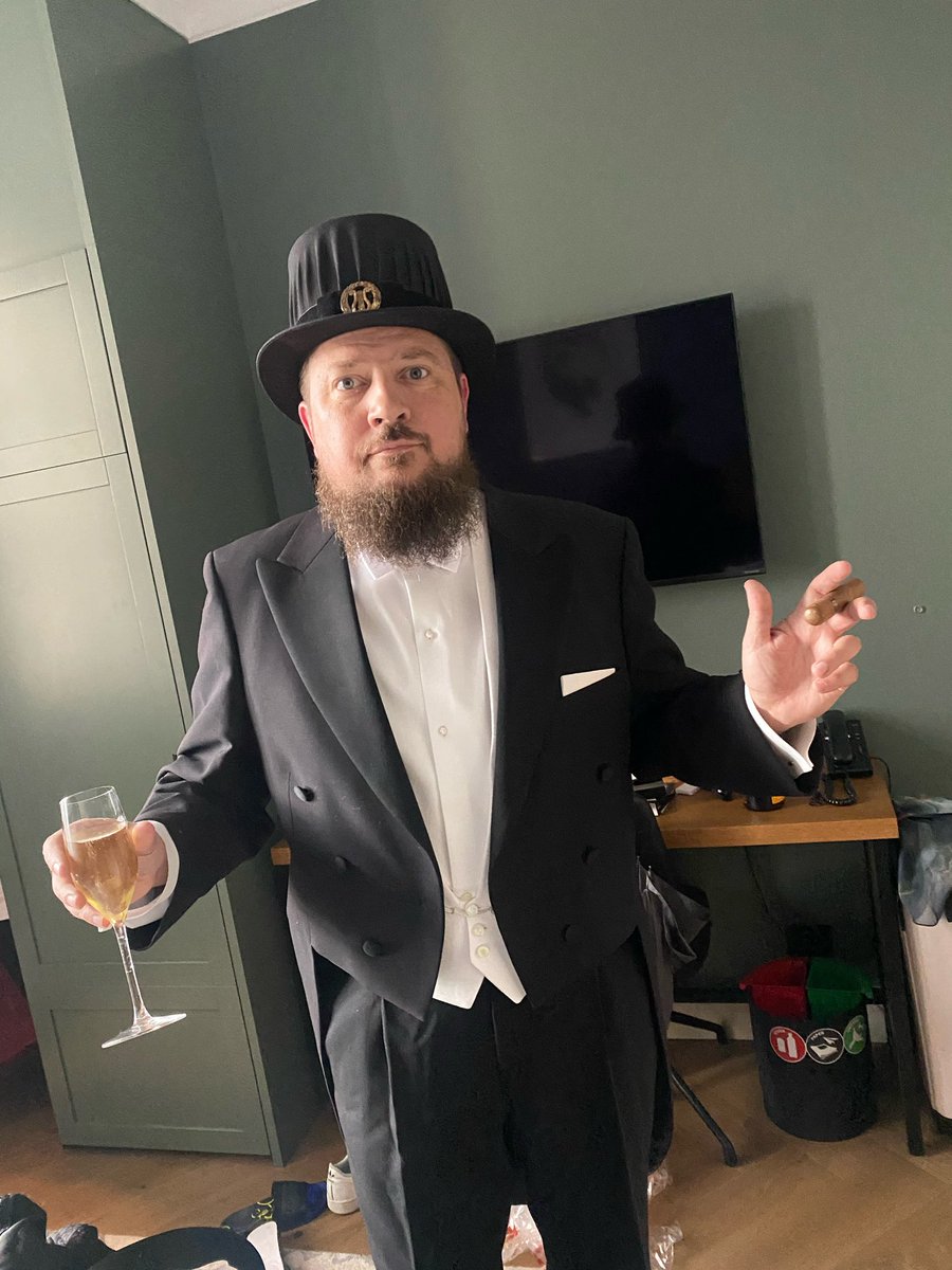 mikko_tolonen's tweet photo. Happy to be at #FilPromootio22 ball as a guest of honor! https://t.co/TMtTflkwRP