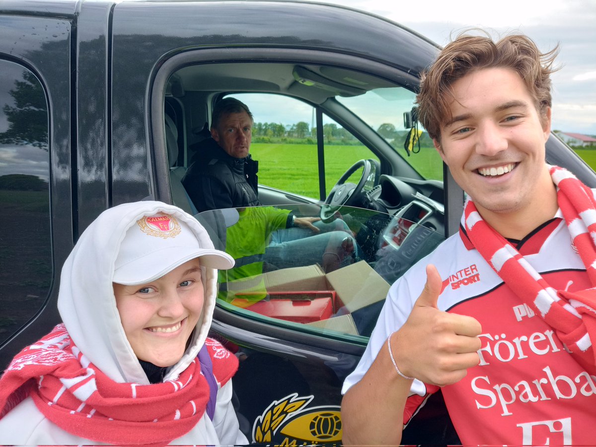 getingenultras's tweet image. Vem kommer och räddar mina medresenärer och kör dom till tåget när vi fick punka ett par kilometer från Strandvallen? Jo Patrik "Bagarn" Rosengren av alla!

Nu väntar jag och sönerna på bärgare.

Mjällby away alltså...

Med @kalmarff_skane.