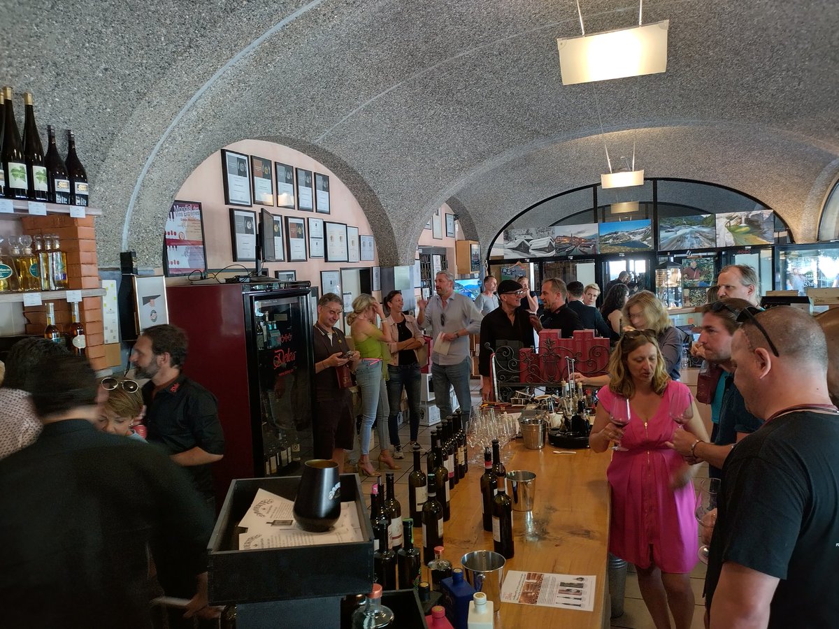 _Royville_'s tweet photo. Cantine aperte Ticino 2022, che grande festa! Viinitilojen avoimien ovien tapahtuma Ticinossa.
#Delea #Ticino #alkoholilaki https://t.co/6gX0yEAejh