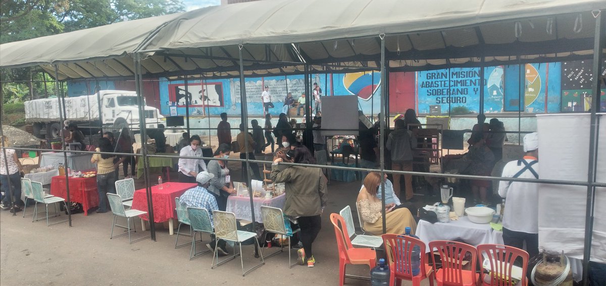 mviviana_212's tweet photo. Hoy #Sab28 maravillosa feria de emprendedores organizada por el Estado Mayor del emprendimiento. Las 4f (Formación, Formalización, Financiamiento y Feria serán abordadas en este evento. En @tachira_gmas @EmprendeTch @JuntosEmprender @FreddyBernal @BermudezJoseA @KaremDeBernal https://t.co/12UDqQlfCY