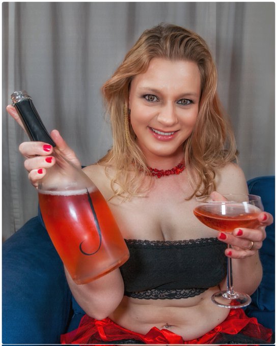 J is for Jenn... Perfect for a face and pussy pair, don't you think?😋 https://t.co/LDRvUIArEI<a href="/tag/sundayvibes"class="tags"><span>#sundayvibes</span></a>