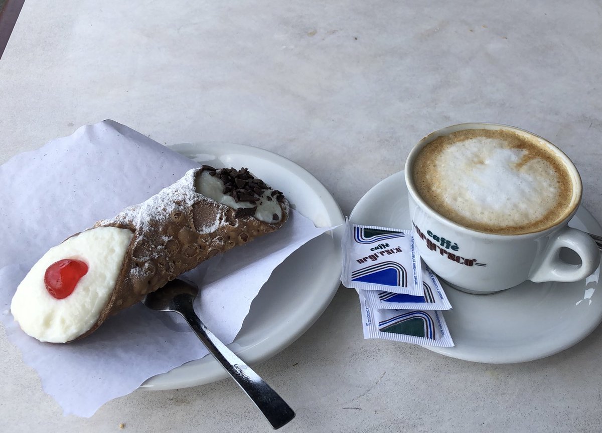 NicoletteSorba's tweet photo. Always best to have a ten minute solo stop on a school trip. Then ready for a great day in the Vatican City #wappinghigh https://t.co/A0raBb17X1