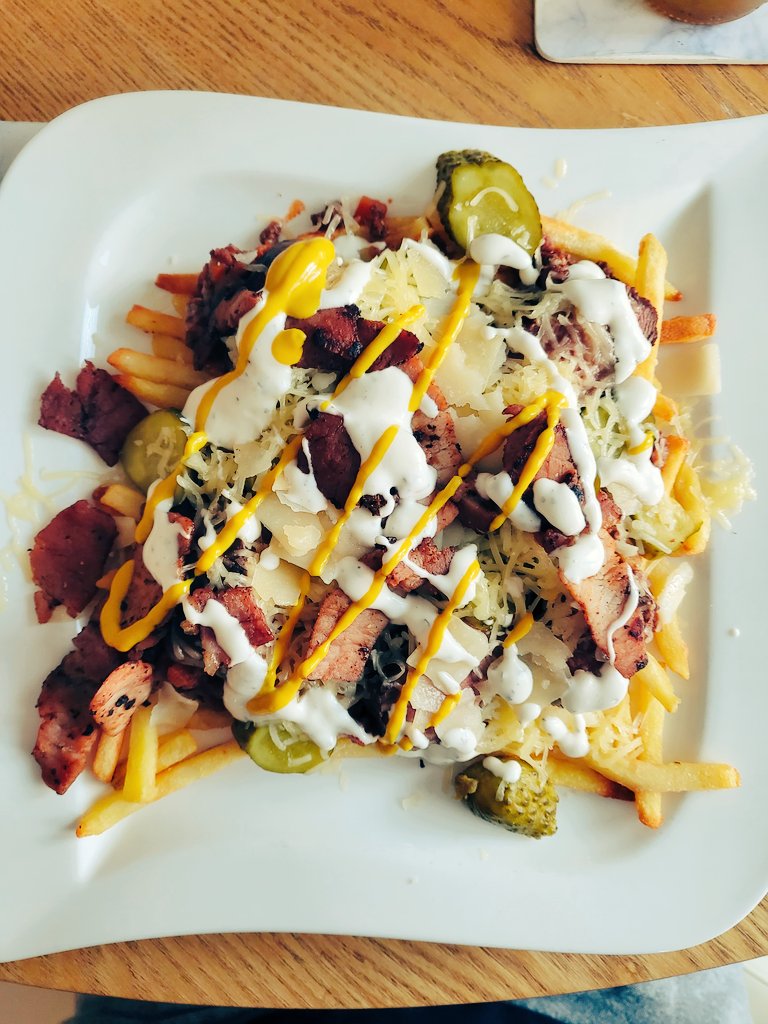 Venison Poutine. First time I've made this and I can highly recommend it. My God it was tasty.  Recipe from <a href="/ScottReaProject/">Scott Rea</a> merchant of venison book👌🏼