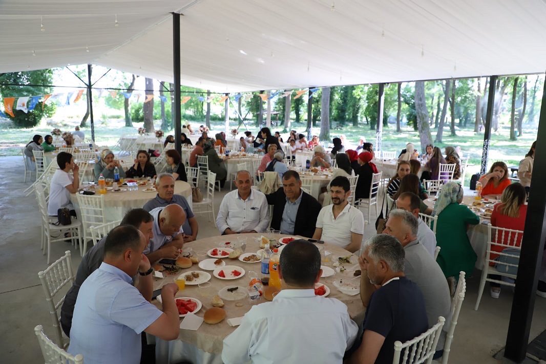 dromerselimalan's tweet photo. AK Parti Çaycuma İlçe Kadın Kolları Başkanlığımız tarafından düzenlenen piknik programına katılım sağladık. Birlik, beraberlik ve dayanışma duygularımızın kuvvetlendiğini etkinliğimizin hayırlara vesile olmasını temenni ederim. https://t.co/xSoEWQr33l
