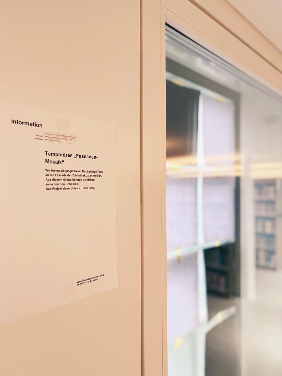 Habt ihr die Buchstaben an der Fassade unseres Standorts Sempacherstrasse schon entdeckt?  Wir testen die Möglichkeit, Texte an die Fassade der Bibliothek zu schreiben. Wer weiss, vielleicht lässt sich schon bald die eine oder andere Botschaft an euch entziffern. 🥰