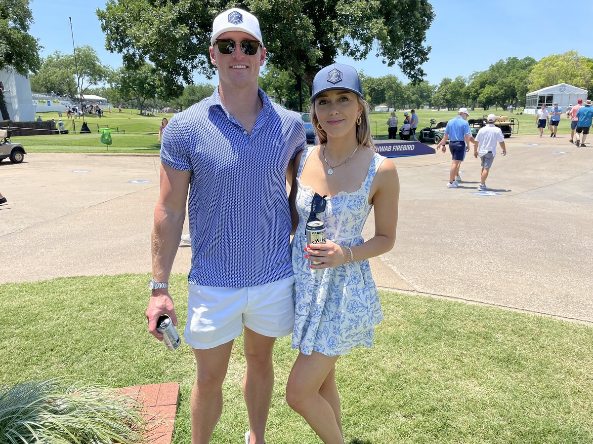 CSChallengeFW's tweet photo. Colonial #FairwayFashion 
#CharlesSchwabChallenge https://t.co/tLkUyNyYph