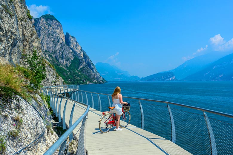 weather2travel's tweet photo. Lake Garda, Italy's largest #lake, is a popular destination for both #culture seekers and #adventurous visitors 😍

Check out: how to make the most of Lake Garda
 👉 https://t.co/aT2by69NBb

@VisitItalyOffi1 @TUIUK @pip_says #lakegarda https://t.co/q4ucx4T2zM