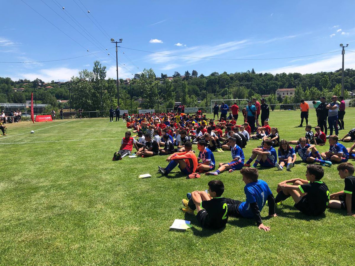 BBrocard's tweet photo. « Le sport a le pouvoir de changer le monde » (N. Mandela)
Alors changeons aussi le monde sur tous les stades du coin 💪
📍à #Couzon
⚽️ 300 joueurs
⚽️ 24 équipes
⚽️ 2ème tournoi jeunes du Val de Saône
C’est la 18e édition du tournoi international de football U13 André-Corbet ! https://t.co/POAKbMN4kQ