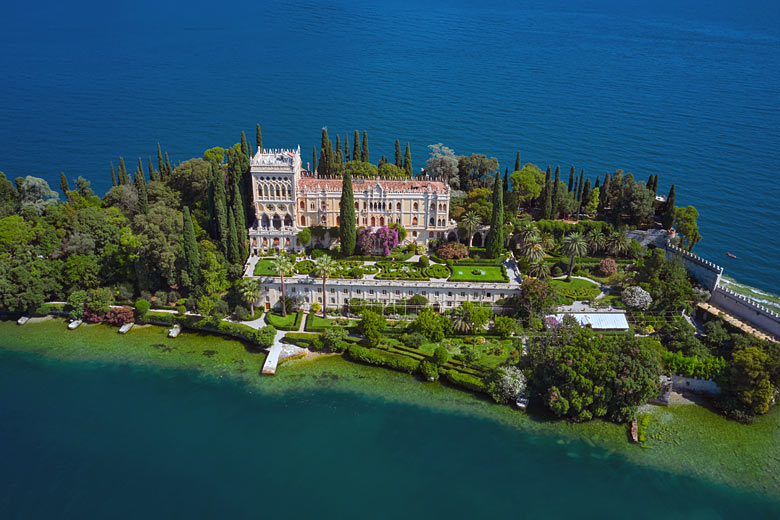 weather2travel's tweet photo. Lake Garda, Italy's largest #lake, is a popular destination for both #culture seekers and #adventurous visitors 😍

Check out: how to make the most of Lake Garda
 👉 https://t.co/aT2by69NBb

@VisitItalyOffi1 @TUIUK @pip_says #lakegarda https://t.co/q4ucx4T2zM