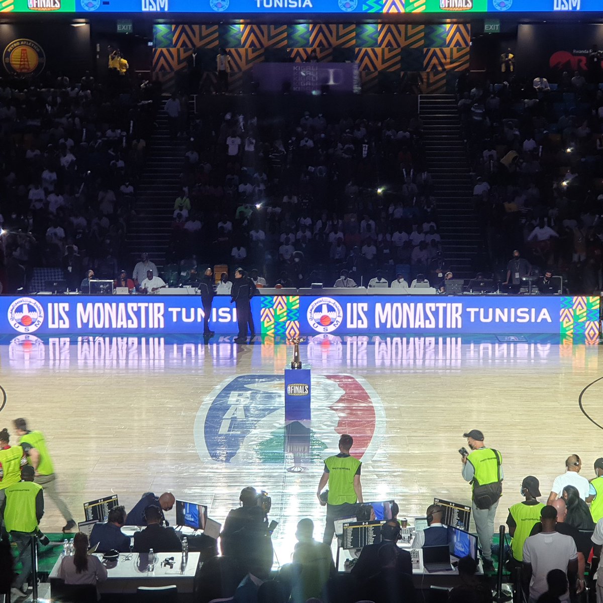 urujeniB's tweet photo. #GameOn22 finals happening now @bkarenarw _ USMonastir vs Petro de Luanda
May the best team win!#theBAL https://t.co/C6461jYn8s