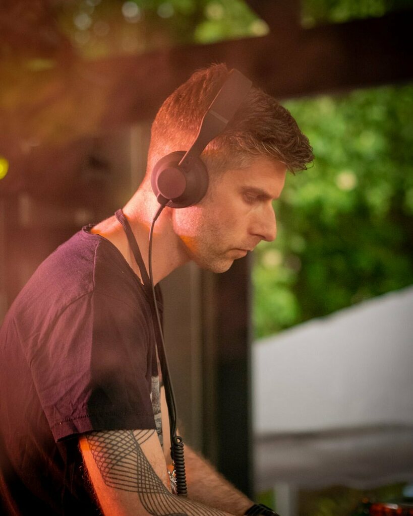 CurtCream's tweet photo. Danke fürs Tanzen @springbreakstadeln @haus33.club ! ♥️
Next➡️ Tonight @ Strong Signals, @wortundklang, Erlangen. 
#techno #melodictechno #festival #summer #dj https://t.co/27J3xF37nG https://t.co/al0DZ8yE4G