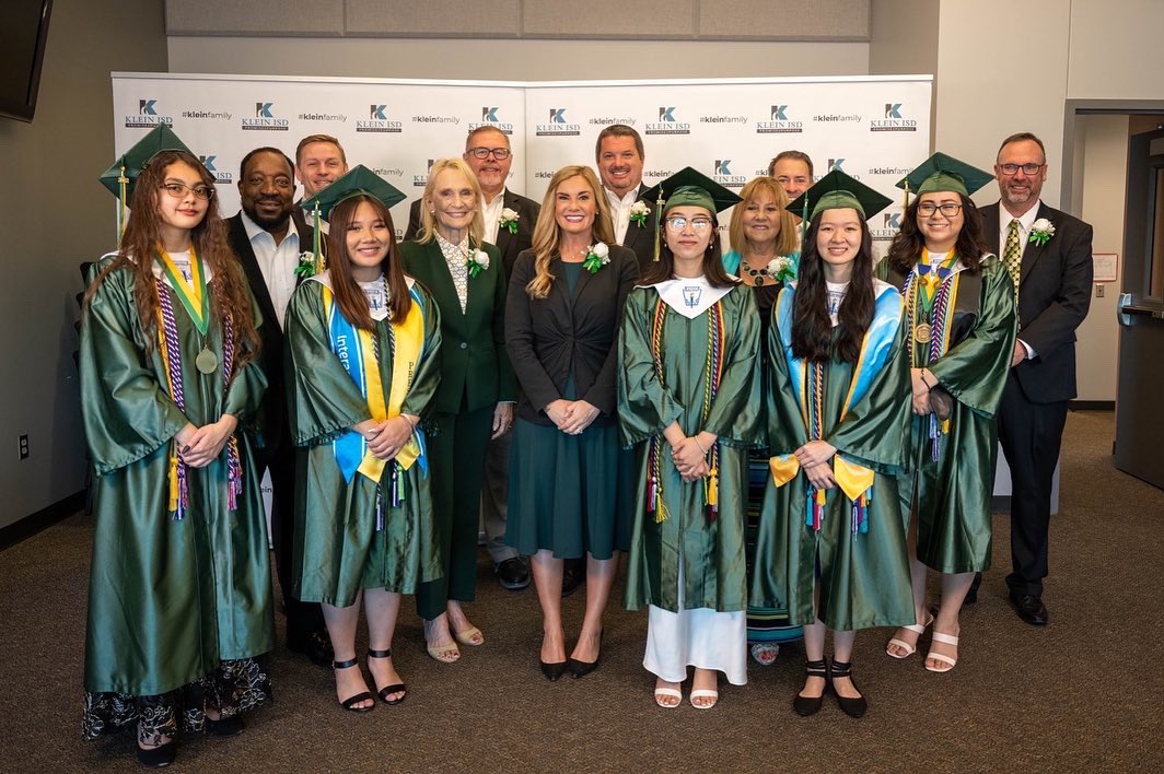 KleinISD's tweet photo. We are proud of the @KleinForest Class of 2022 grads! Congrats, Golden Eagles! 🦅🎉
Stay tuned for a Klein Forest graduation article with the link to free, downloadable photos from this morning’s ceremony coming soon! #Promise2Purpose #ForestGrad22 https://t.co/41KcVjqlb6