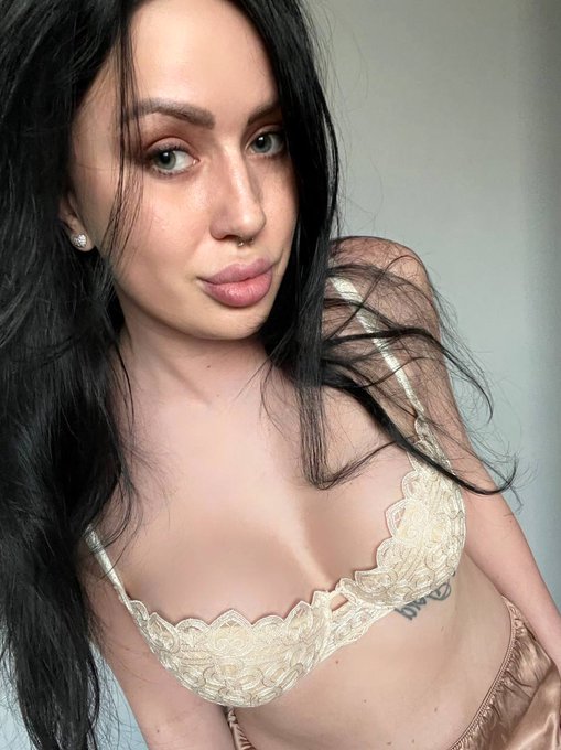 Yourfavbutt’s pics and videos