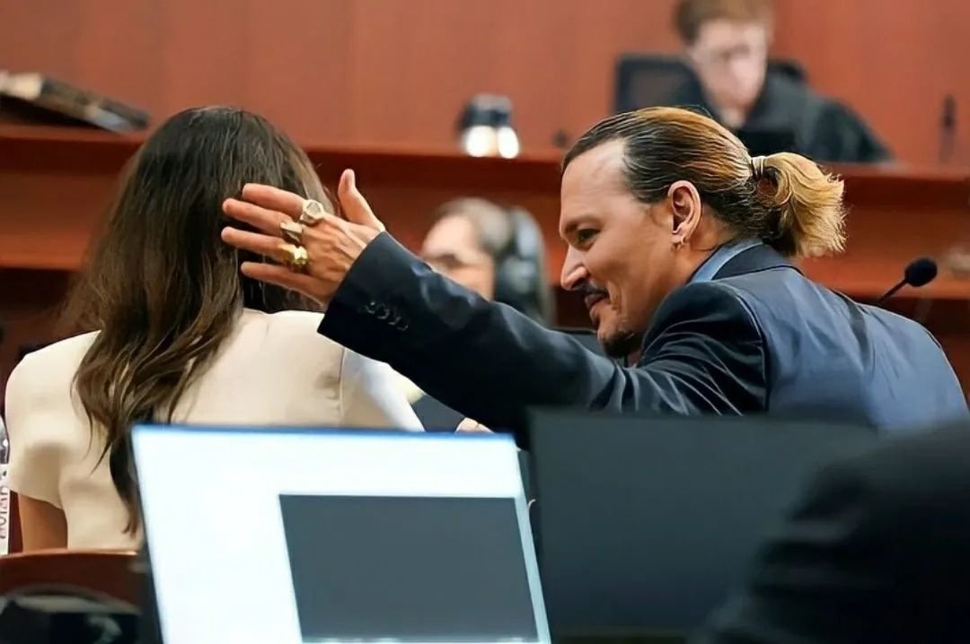 DeppSupporters's tweet photo. Best lawyers ever! ❤

#AmberHeardIsAnAbuser
#IBelieveJohnnyDepp #JohnnyDeppAmberHeardTrial
#WeJustDontLikeYouAmber #BenChew #CamilleVasquez https://t.co/BBefZZlen9