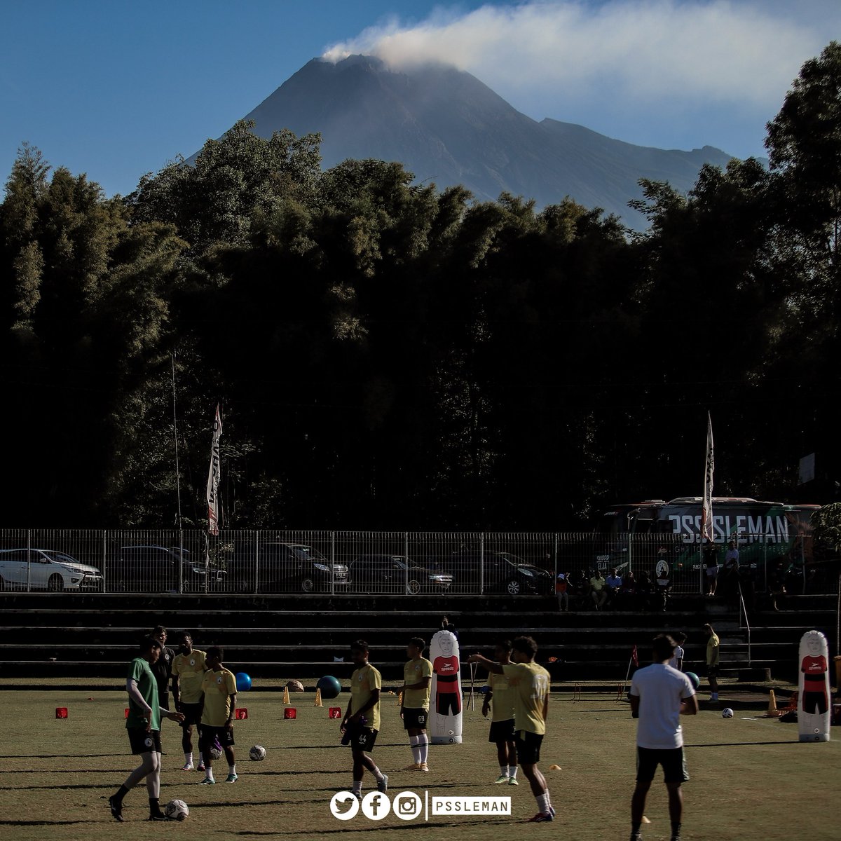Skuat Super Elja menutup rangkaian TC pekan ini dengan latihan di Kepuharjo Sport Center ✊🦅

#PSS #COSE