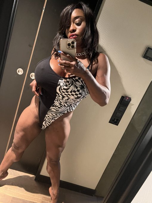 Putting a Squeeze on the you https://t.co/sWvjUL3Ho0 #zurich #Switzerland #finess #kelliprovocateur #ebonygoddess<a href="/tag/fit"class="tags"><span>#fit</span></a><a href="/tag/switzerland"class="tags"><span>#switzerland</span></a><a href="/tag/zurich"class="tags"><span>#zurich</span></a><a href="/tag/memorialdayweekend"class="tags"><span>#memorialdayweekend</span></a>
