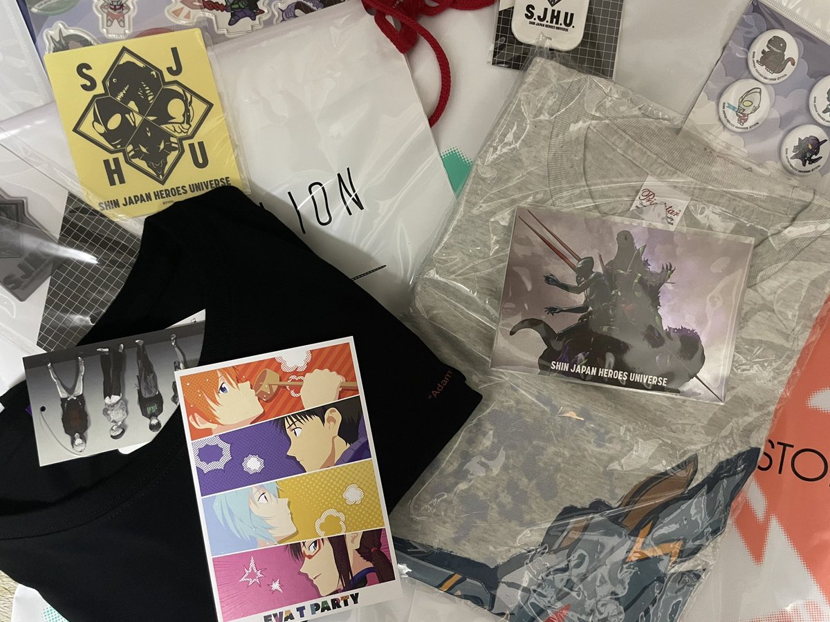 kaz8_57's tweet photo. Mark.06のTシャツの色がカッコ良すぎ！グレーに見えるけど、少し青が入ってる✨
でも自分には似合わ��い色のような気がしてきた😰 https://t.co/KVHjlsB0QP