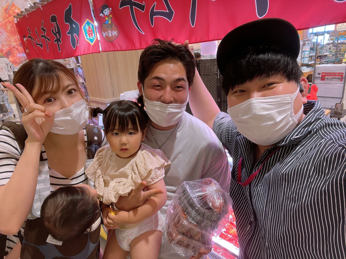 jackie_mrx69's tweet photo. 今日も車界隈で盛り上がりました🔥
三重県ほんまノリ最強やわwww
みんな来てくれてありがとう😭💚

🔥イオン津南店🔥
明日もバリバリ販売してます‼️
みんな来てください🥺✨ https://t.co/yD1YREYz7t