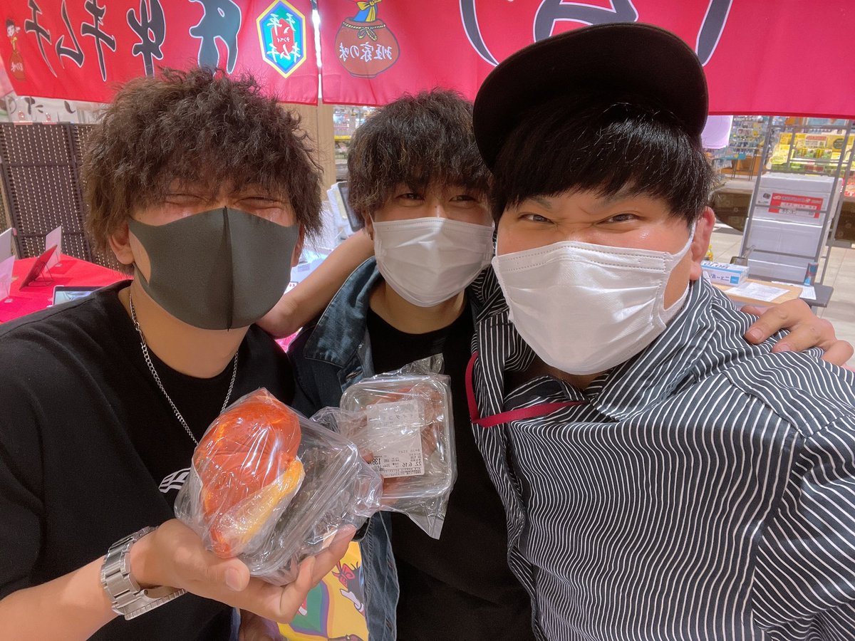 jackie_mrx69's tweet photo. 今日も車界隈で盛り上がりました🔥
三重県ほんまノリ最強やわwww
みんな来てくれてありがとう😭💚

🔥イオン津南店🔥
明日もバリバリ販売してます‼️
みんな来てください🥺✨ https://t.co/yD1YREYz7t