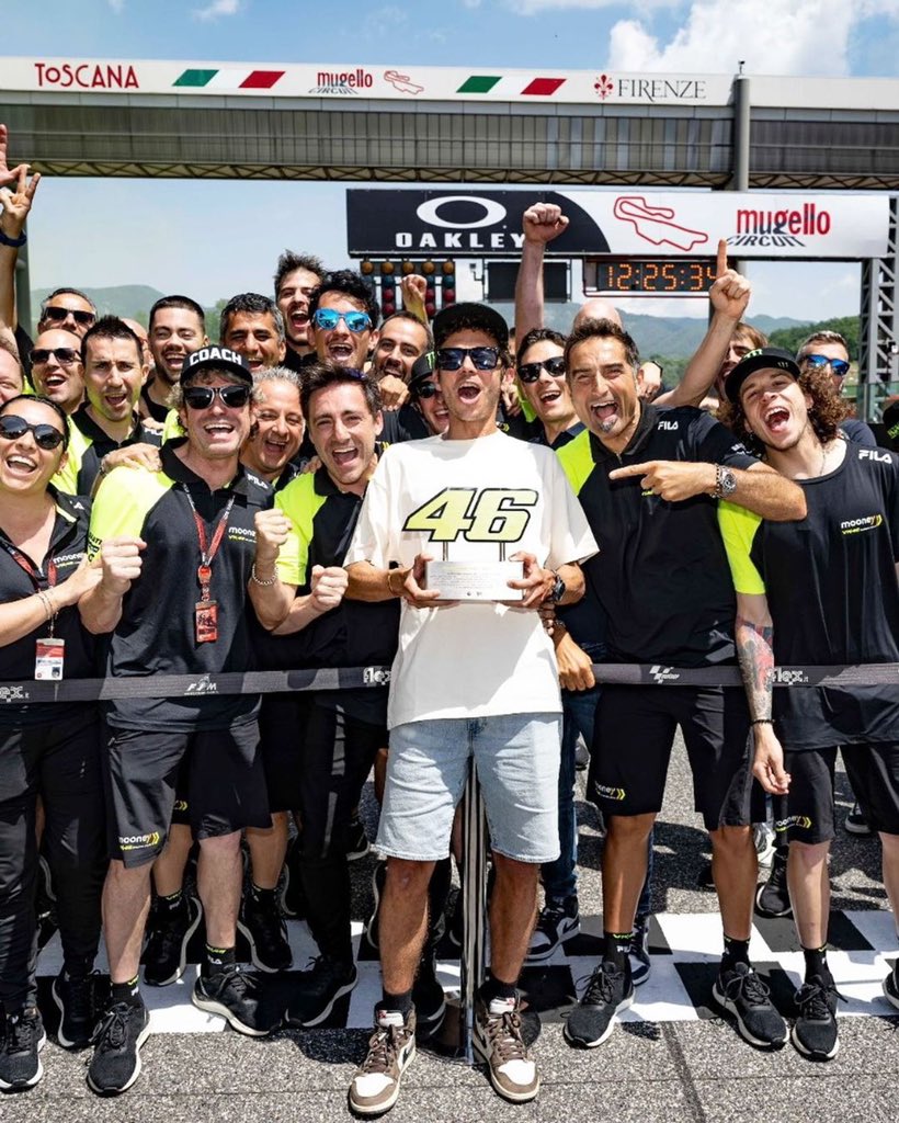 VRRidersAcademy's tweet photo. 46 @ValeYellow46 💛

#italianagp #VR46RidersAcademy #VR46 https://t.co/yUJK9IUfDQ