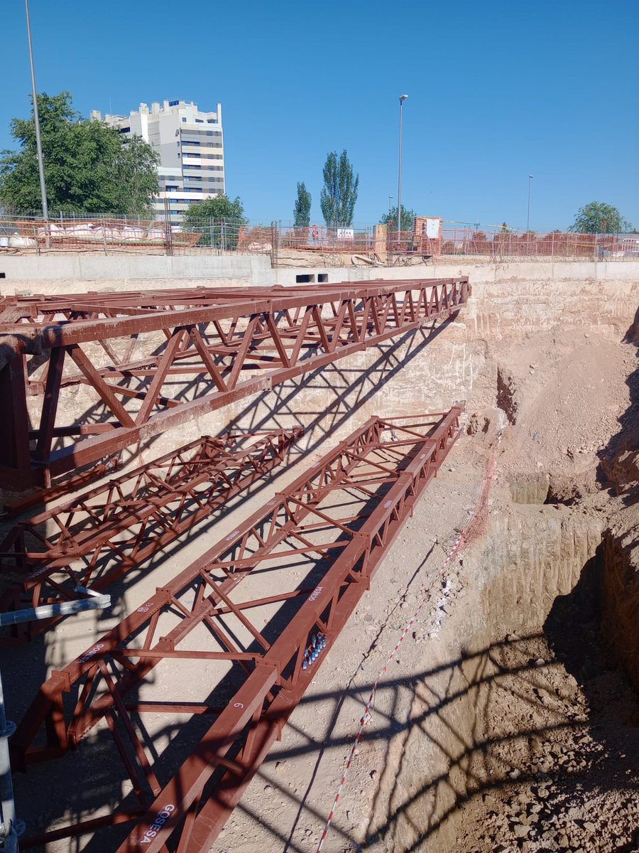 Acodalamientos_'s tweet photo. Avance del segundo nivel de #acodalamiento metálico en #muropantalla con celosías metálicas GOSESA con apoyo simple. #cimentaciones @Acodalamientos_ https://t.co/tKXPSZ0G2p