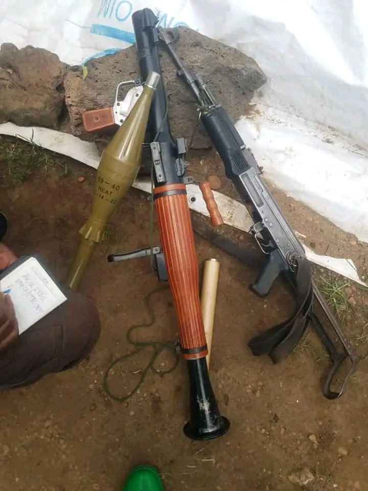 IsralMutombo11's tweet photo. Deux militaires Rwandais capturés au niveau de #Biruma! https://t.co/o9tOxnXKQb