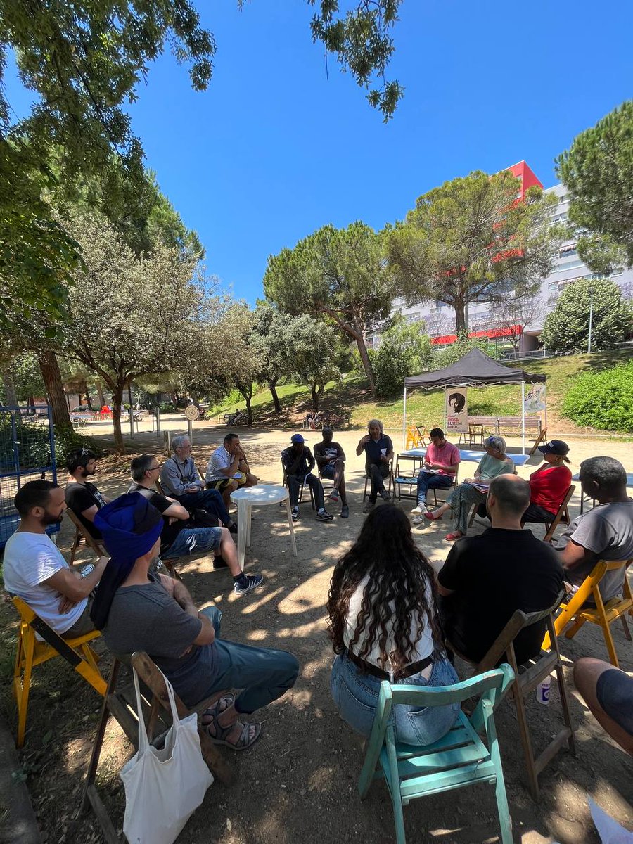 JCC_UAB's tweet photo. Com a part de les diferents xerades i activitats d'aquesta #FestaRealitat2022 , els i les companyes del Marroc han estat aquest matí parlant de la llibertat d'expressió al país veí. Seguim creant espais de resistència internacionalista!!✊👏🏼 https://t.co/KWf9xs2Nvt