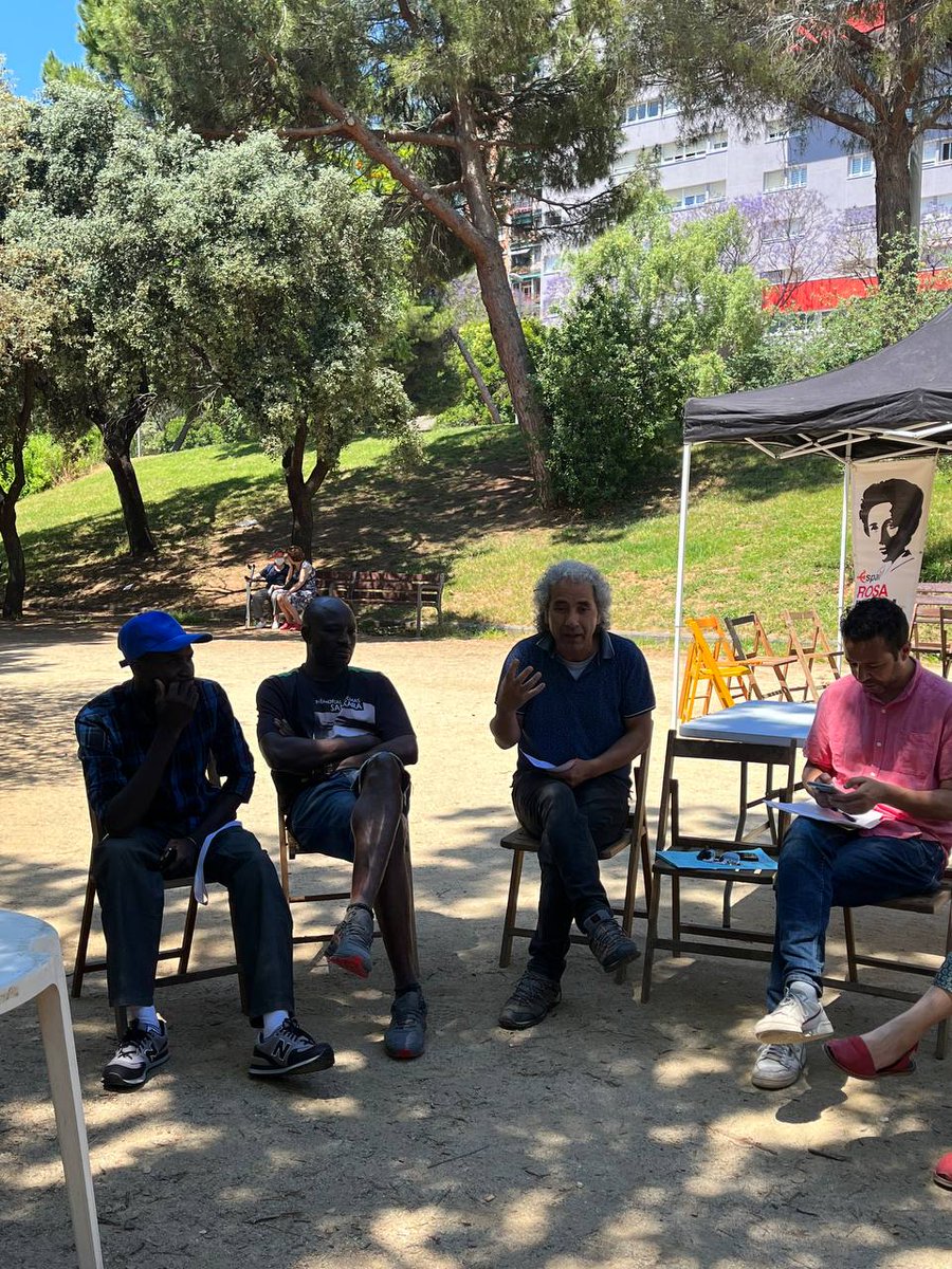 JCC_UAB's tweet photo. Com a part de les diferents xerades i activitats d'aquesta #FestaRealitat2022 , els i les companyes del Marroc han estat aquest matí parlant de la llibertat d'expressió al país veí. Seguim creant espais de resistència internacionalista!!✊👏🏼 https://t.co/KWf9xs2Nvt