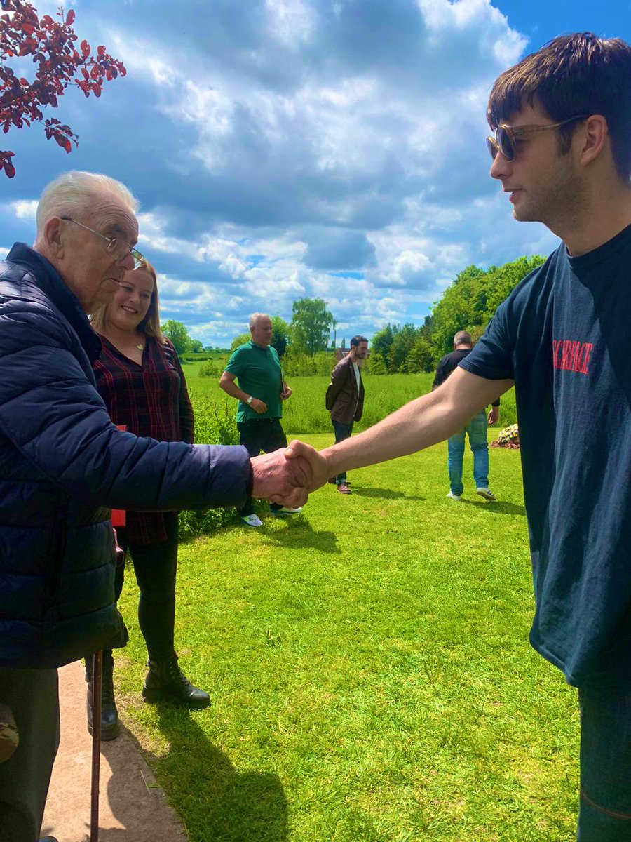 Seanchai_Collec's tweet photo. Deeply moving today as we finally met @fontainesdublin who came to pay their respects to mum at her resting place. Who would’ve thought a simple Irish phrase ‘In ár gcroíthe go deo’ would’ve united so many and inspired the first track on their No 1 Album
Go raibh maith agat 🇮🇪☘️ https://t.co/KZkYPZmrV9