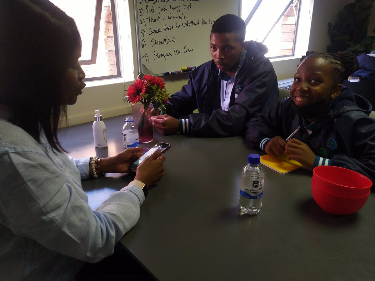 TiyaniTee's tweet photo. Ses @RahabMatebane doing the most with the Career Lab - helping them check and also on how to apply at different institutions. #GYSTEMDay #STEM #Careers https://t.co/RI32juknYH