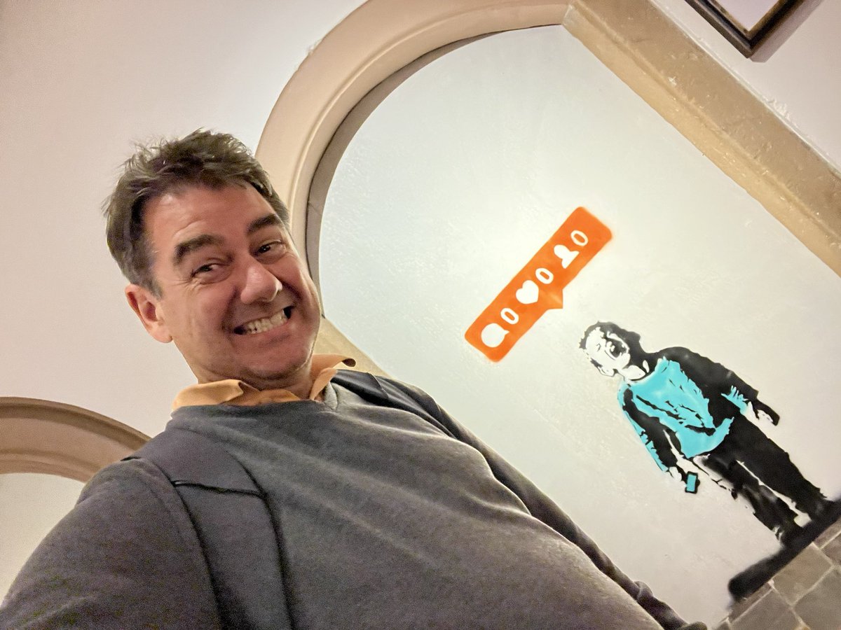 Please like me!!!

NOBODY LIKES ME, Vancouver (Prague) 2014 (2022) by iHeart (@syranu), inspired by Bsnksy